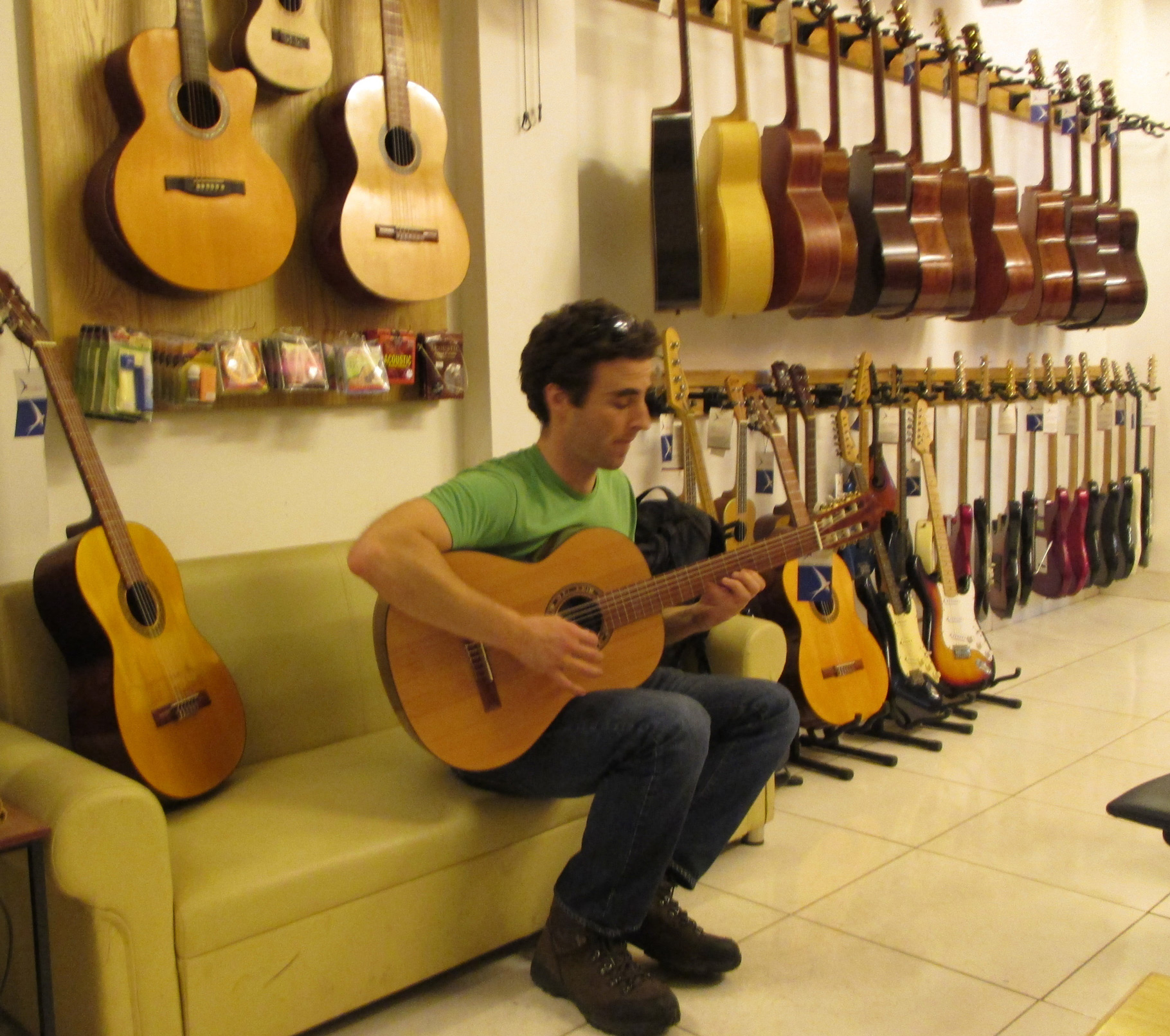 Showroom Swalow Guitars