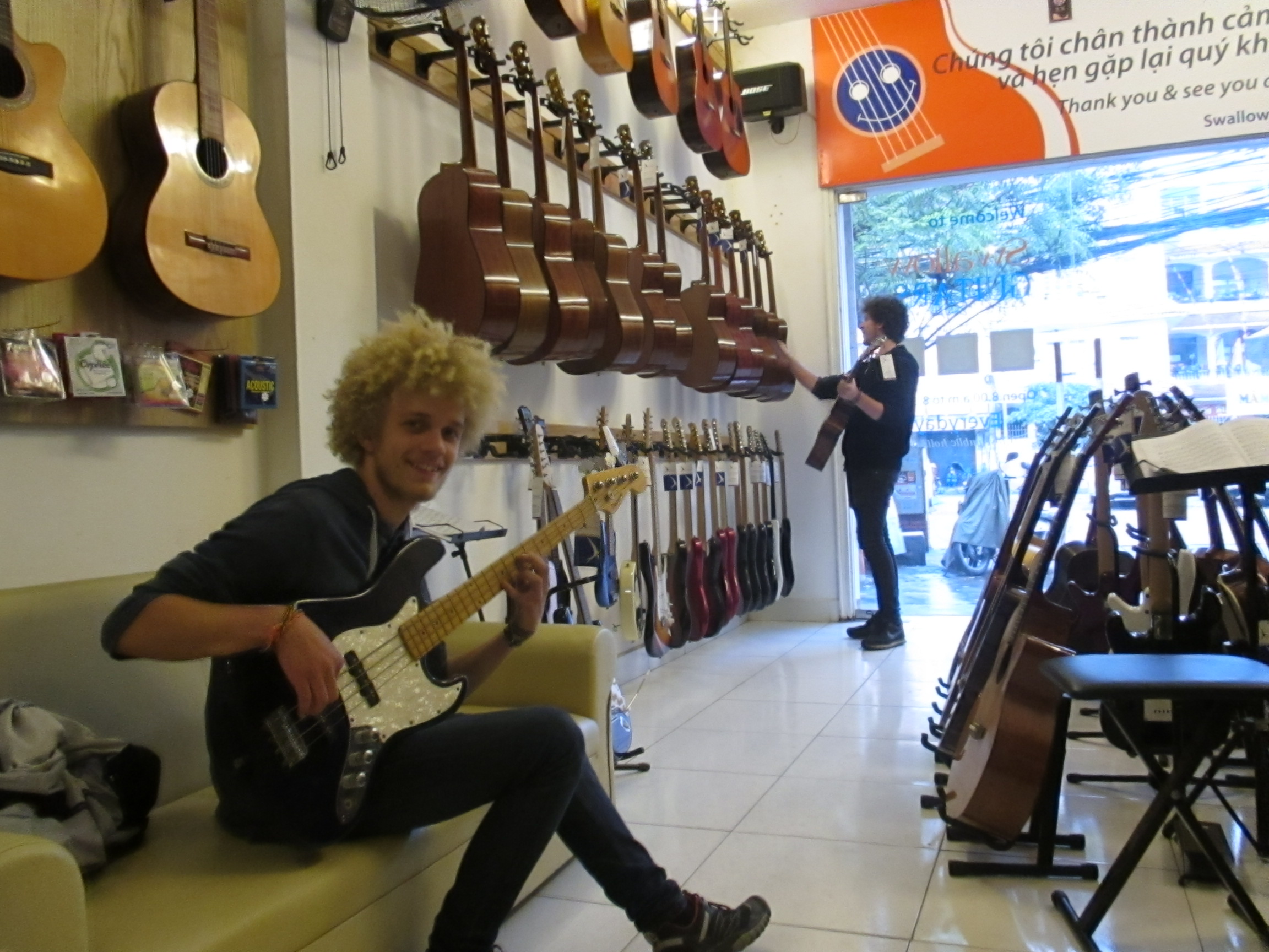 Showroom Swalow Guitars