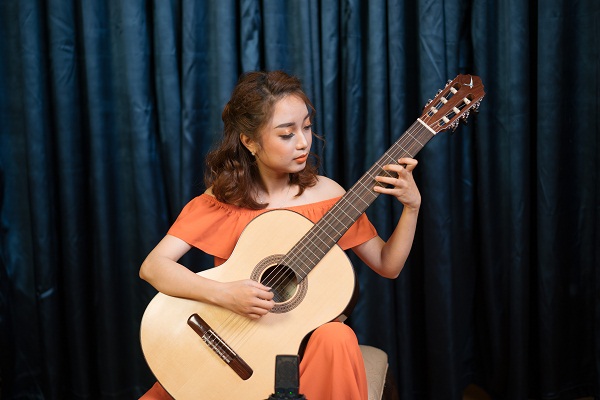 Vals Venezolano No.3 - Antonio Lauro played by Dang Thuy Linh on a Swallow Guitars CM50